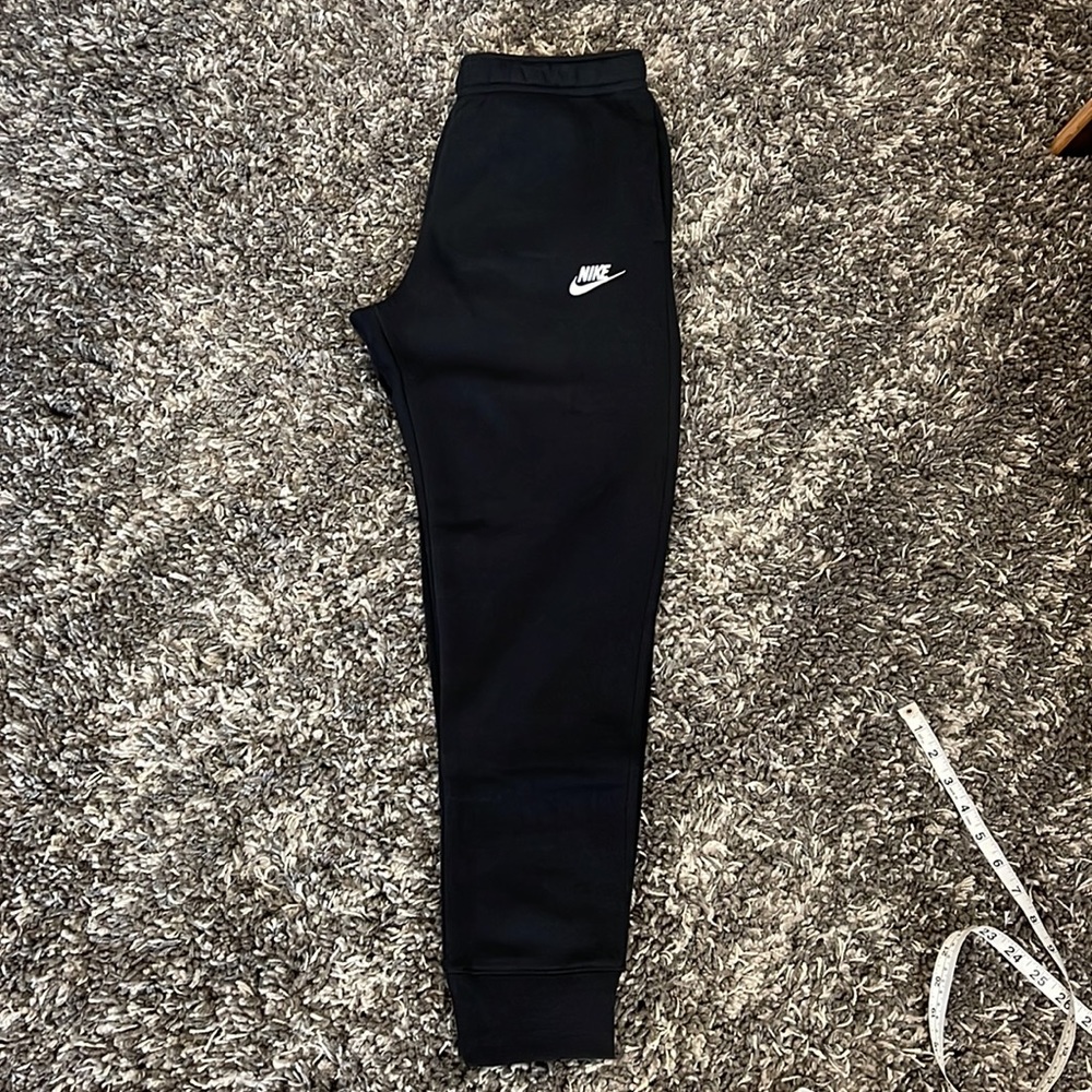 New NIKE Sportswear Standard Fit Tapered Leg Club Fleece Joggers - Picture 4 of 16
